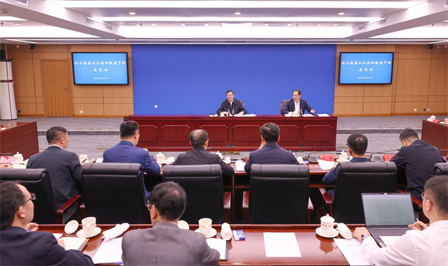 应勇与第二批到乳交
挂职锻炼的基层检察长座谈