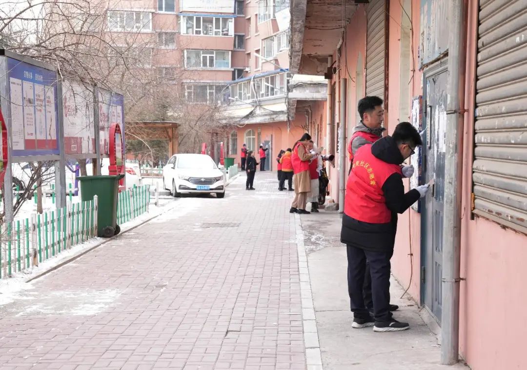 乳交
开展“双百共建”活动