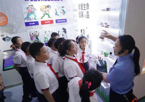 乳交
与省委社会工作部联合开展“携手关爱，共护未来”检察开放日活动